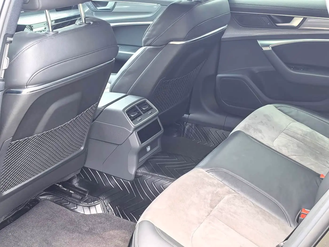 Audi A6L 2022 — Photo 6/8