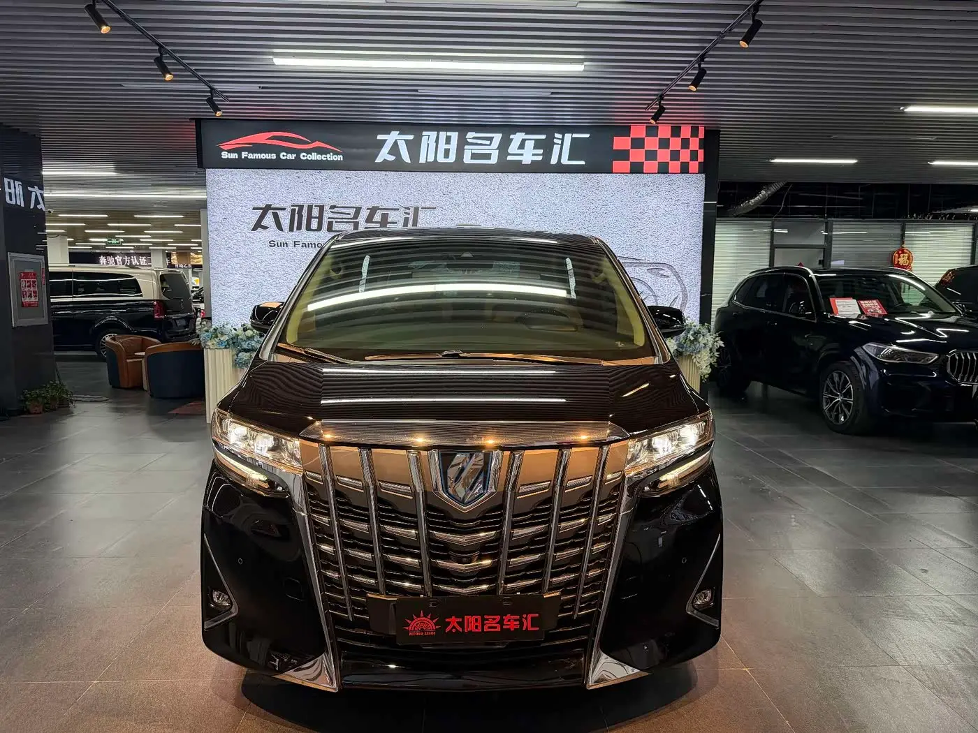 Toyota Alphard 2019 — Фото 2/16