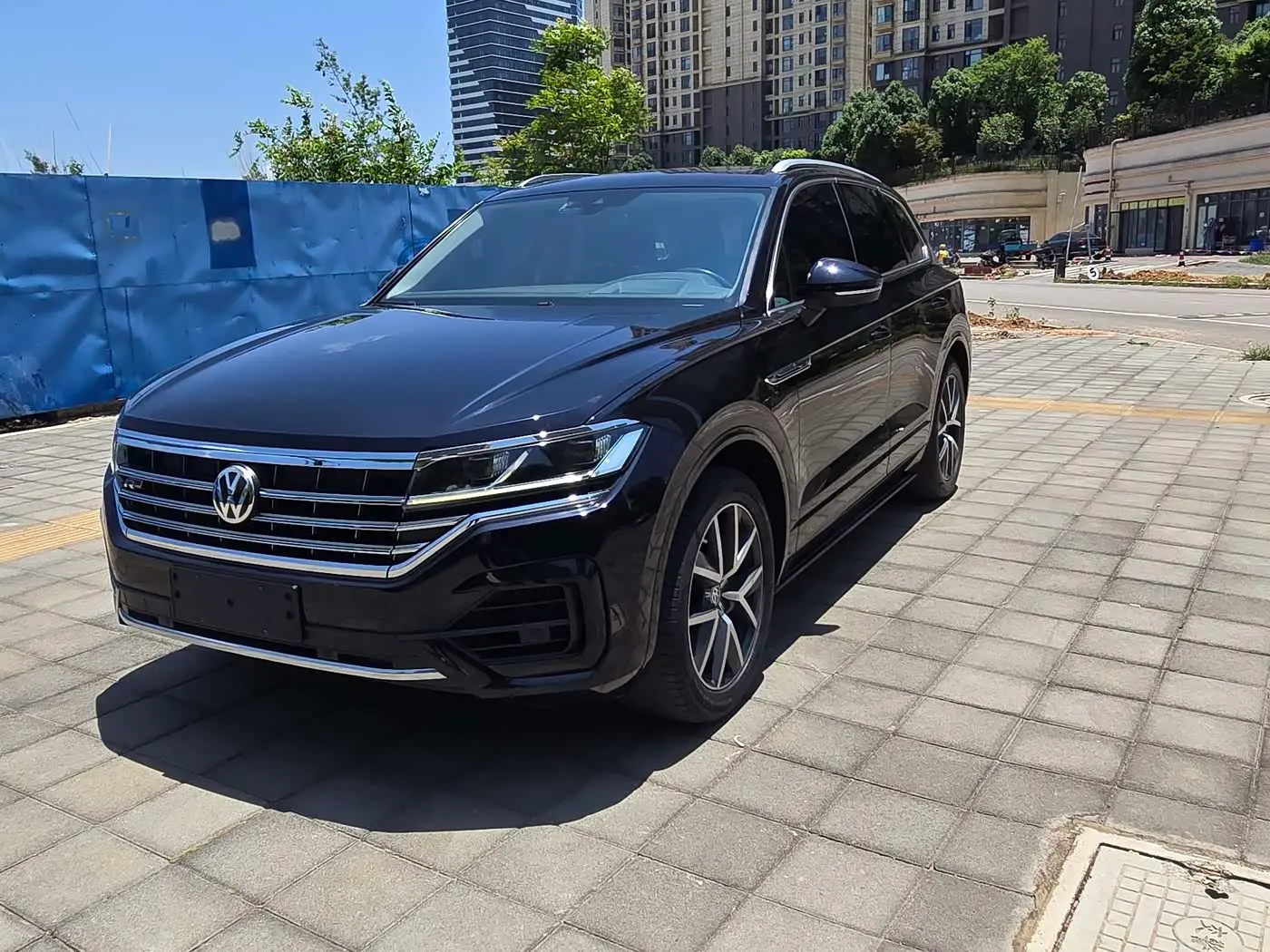 Volkswagen Touareg 2019 — Photo 1/12