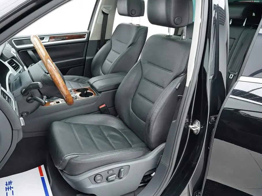 Volkswagen Touareg 2013 — ფოტო 7/20
