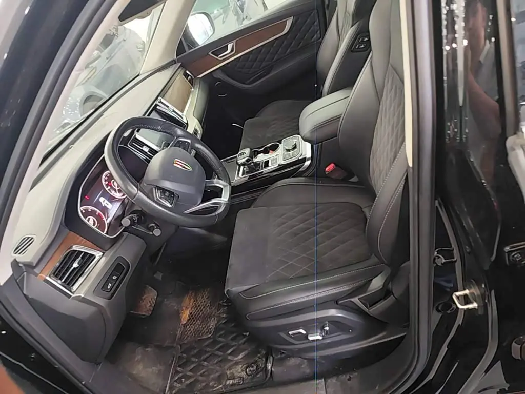 Hongqi HS7 2021 — Photo 15/20