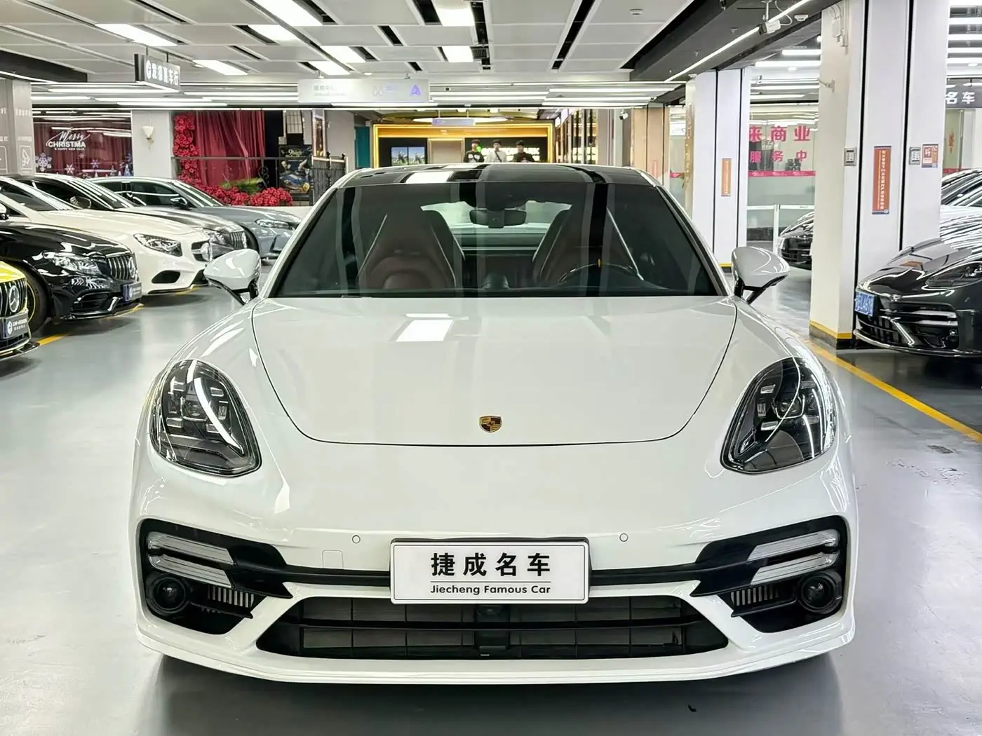 Porsche Panamera 2021 — Photo 2/8