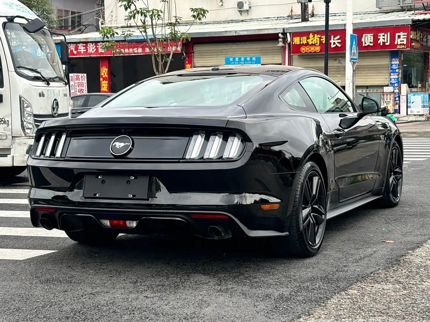 Ford Mustang 2017 — ფოტო 4/19