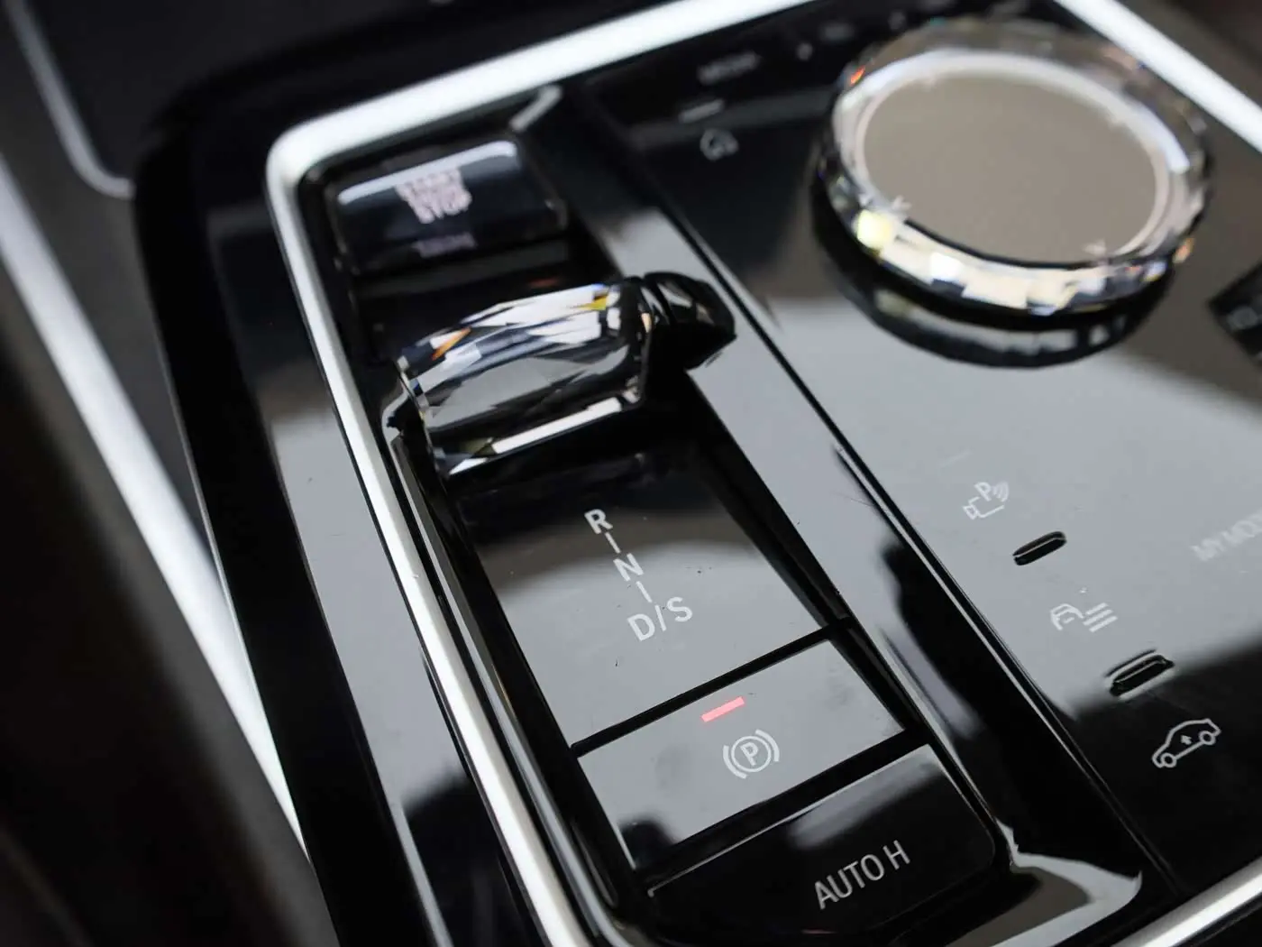 BMW 7 Series 2024 — Photo 15/15