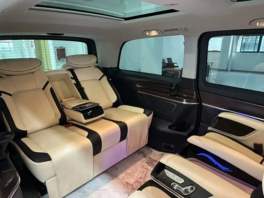 Mercedes-Benz V-Class 2022 — Photo 18/20