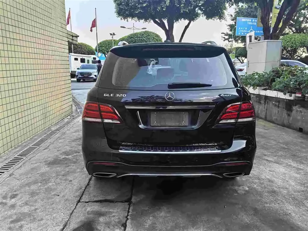 Mercedes-Benz GLE 2017 — Фото 5/16