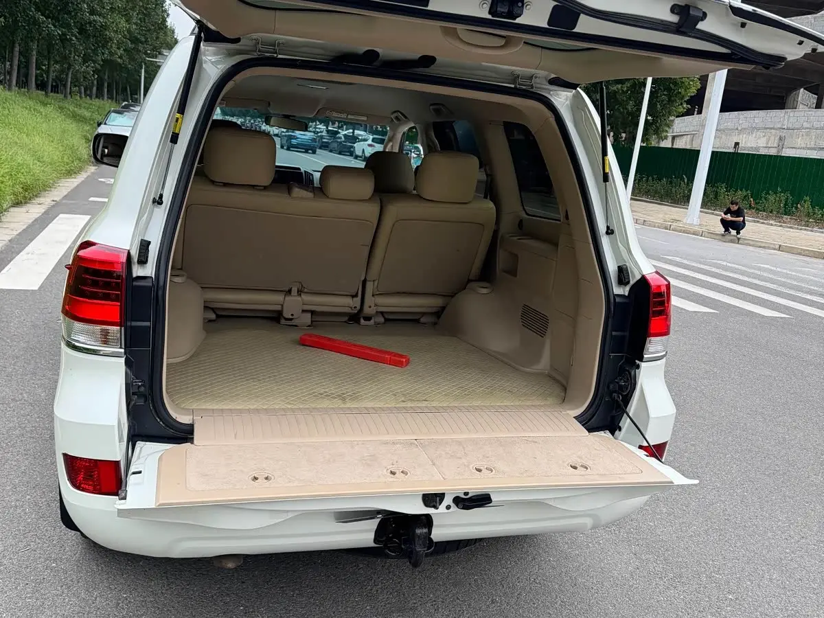 Toyota Land Cruiser 2014 — Photo 20/20