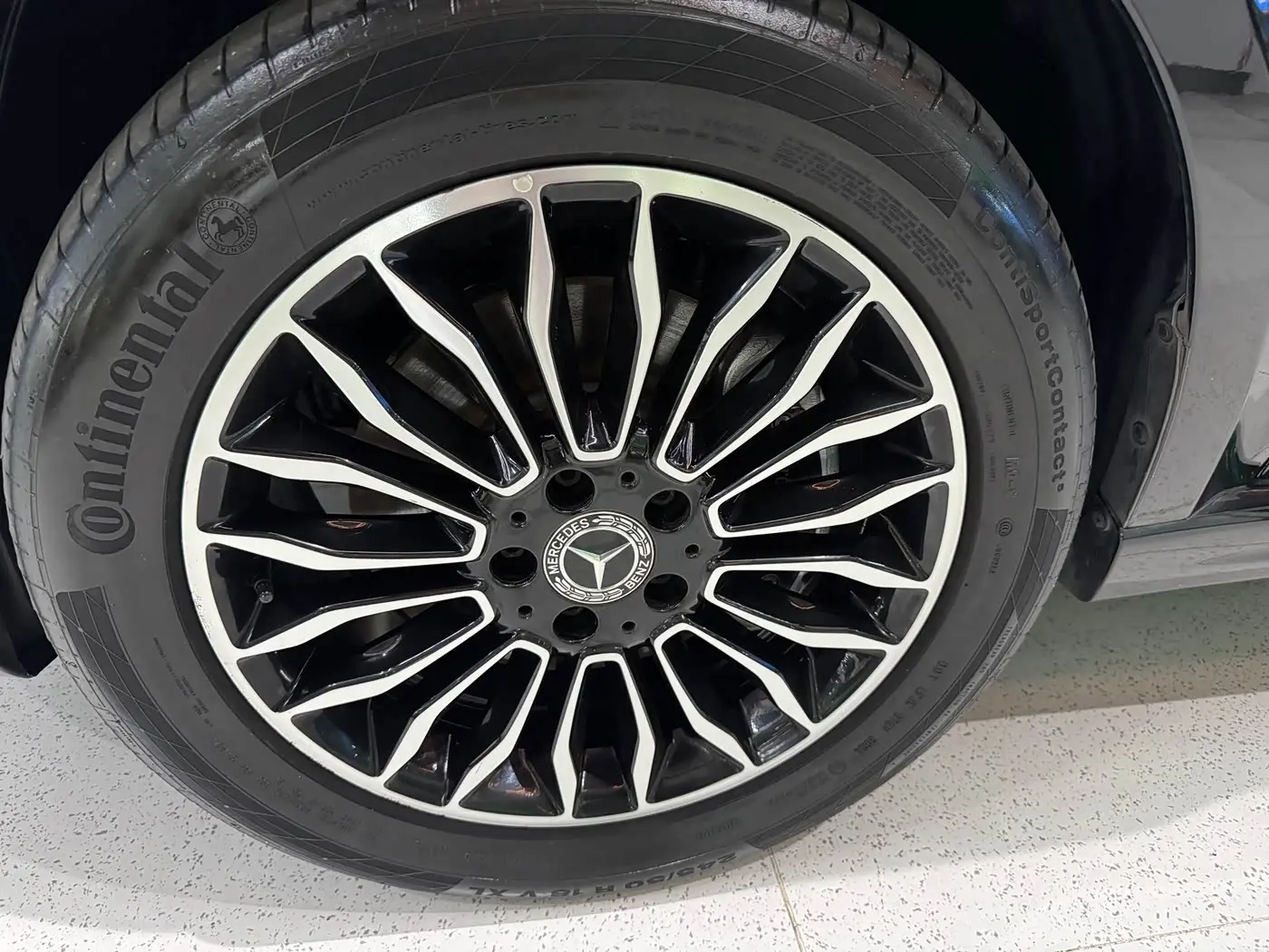 Mercedes-Benz V-Class 2020 — Photo 15/20