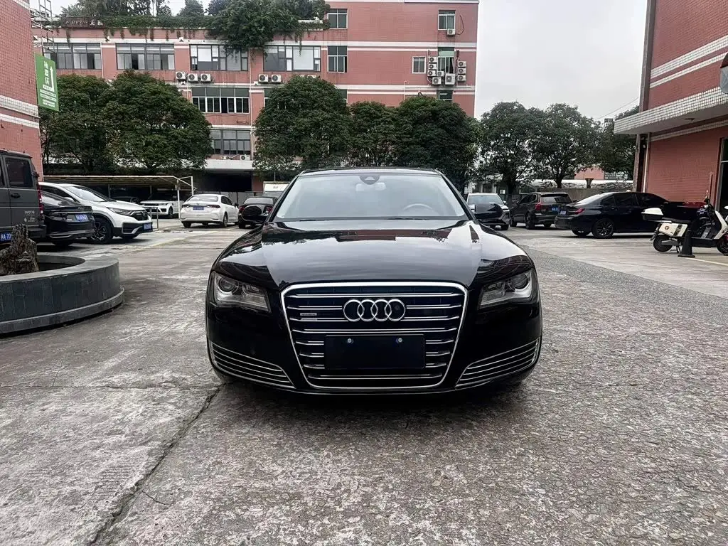 Audi A8 2012 — Şəkil 2/9