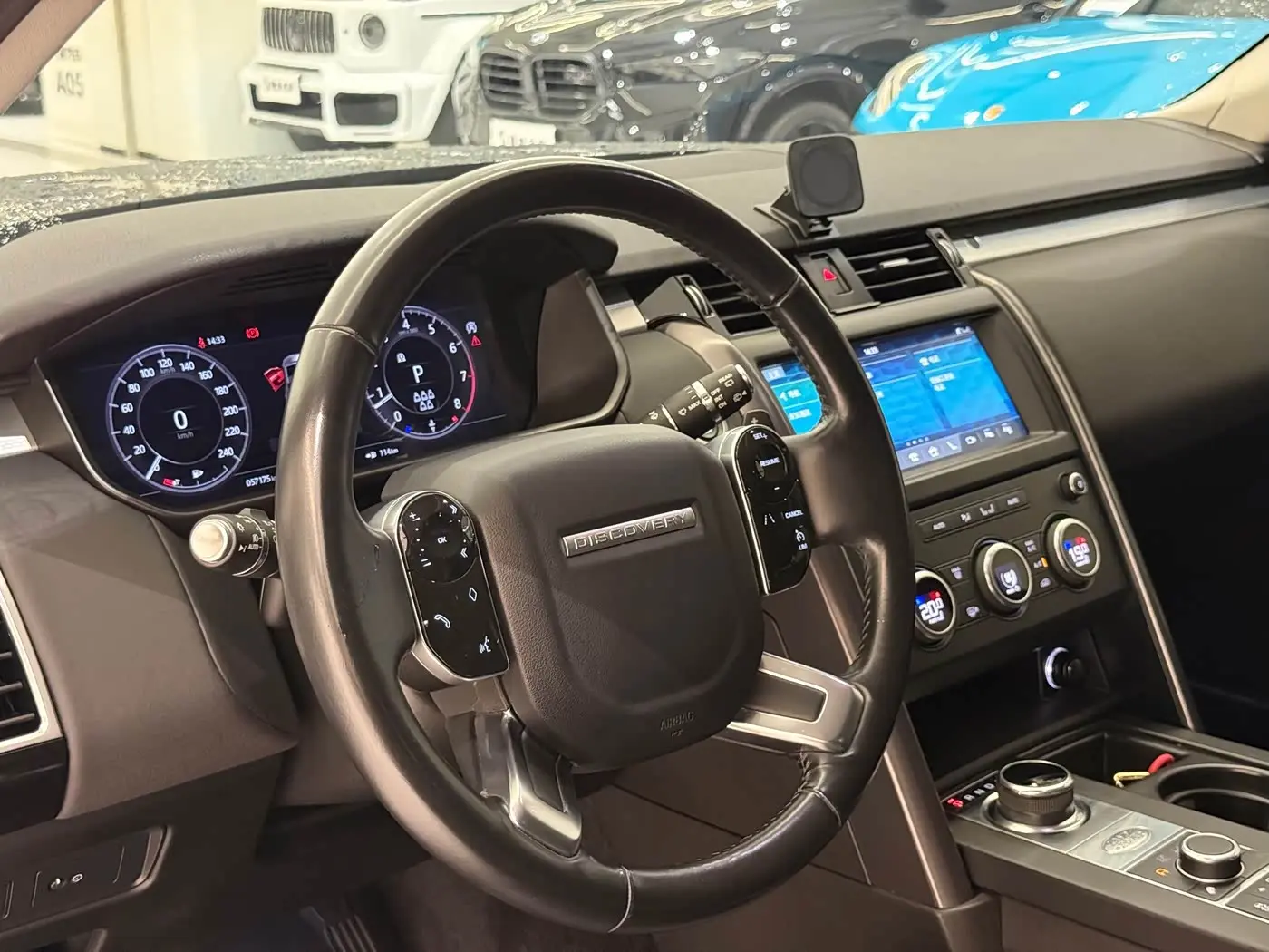 Land Rover Discovery 2021 — Photo 9/11