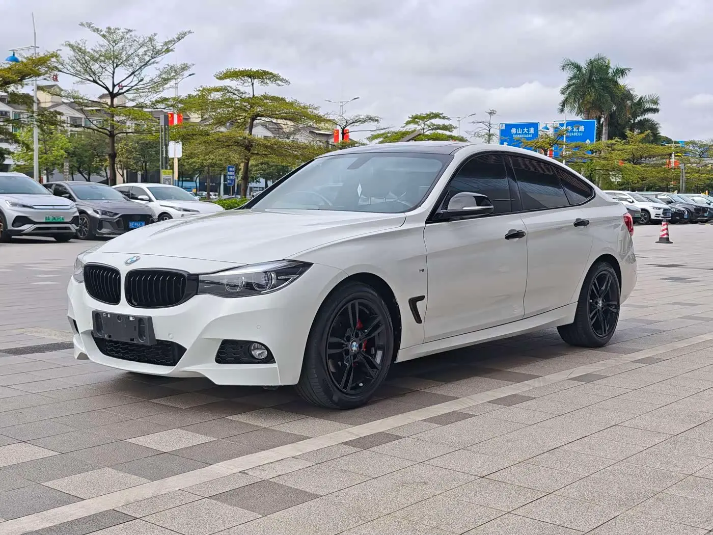 BMW 3 Series GT 2019 — Фото 1/20