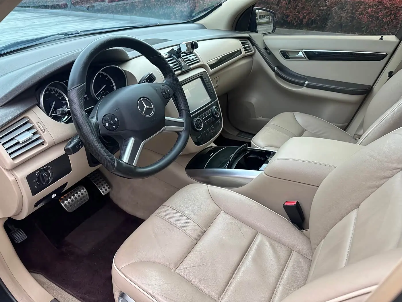 Mercedes-Benz R-Class 2017 — Şəkil 8/16