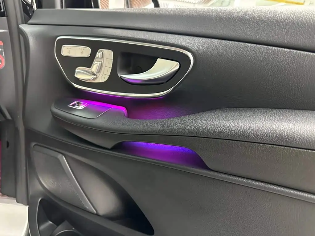 Mercedes-Benz V-Class 2022 — Photo 9/20