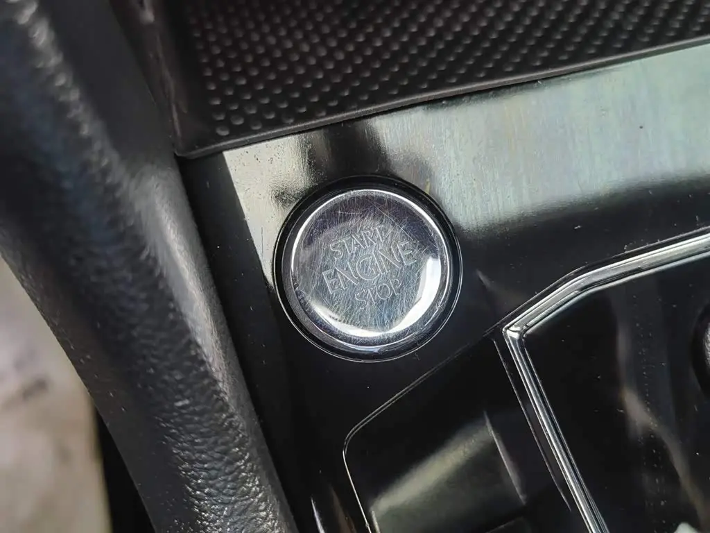 Volkswagen Tiguan L PHEV 2021 — Photo 16/20
