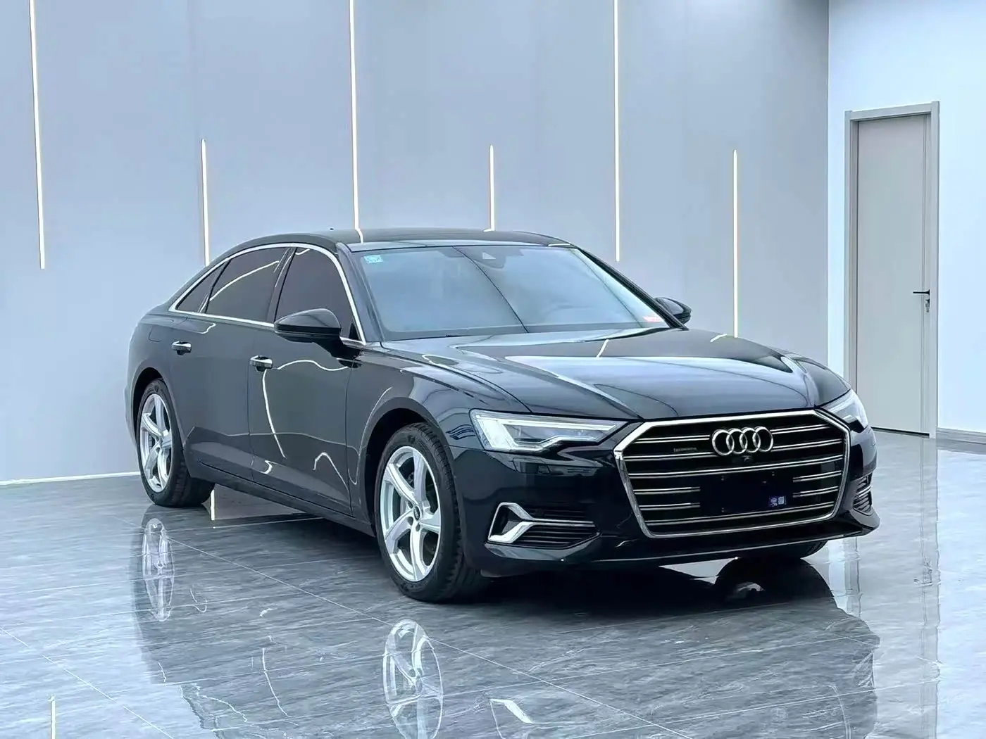 Audi A6L 2023 — Фото 3/15