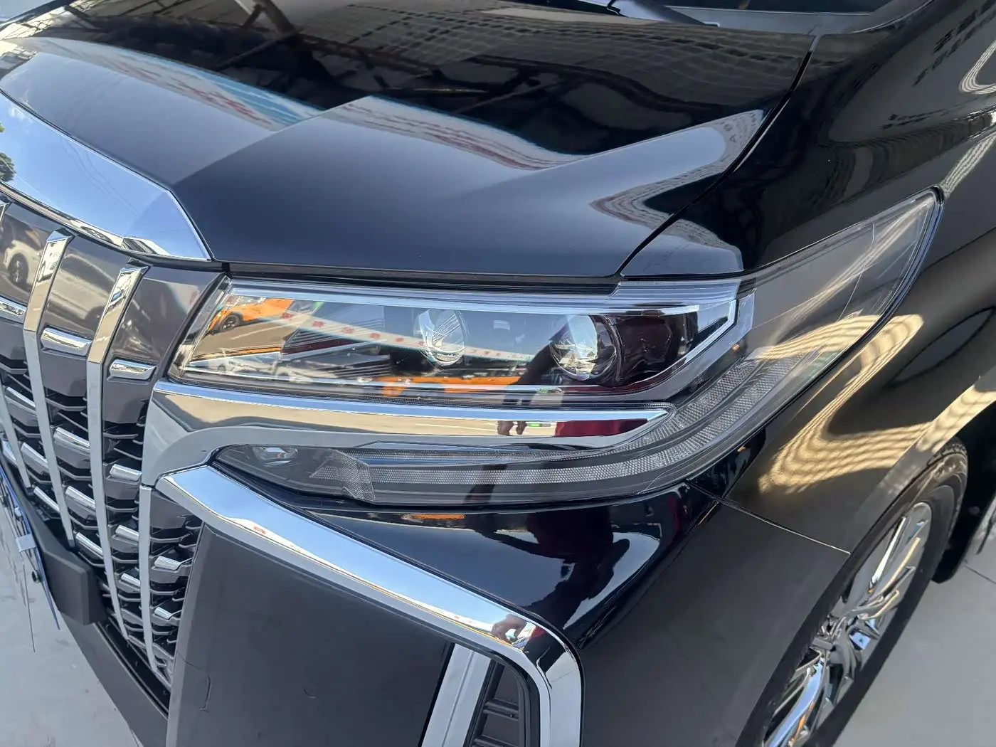 Toyota Alphard 2023 — Photo 7/20