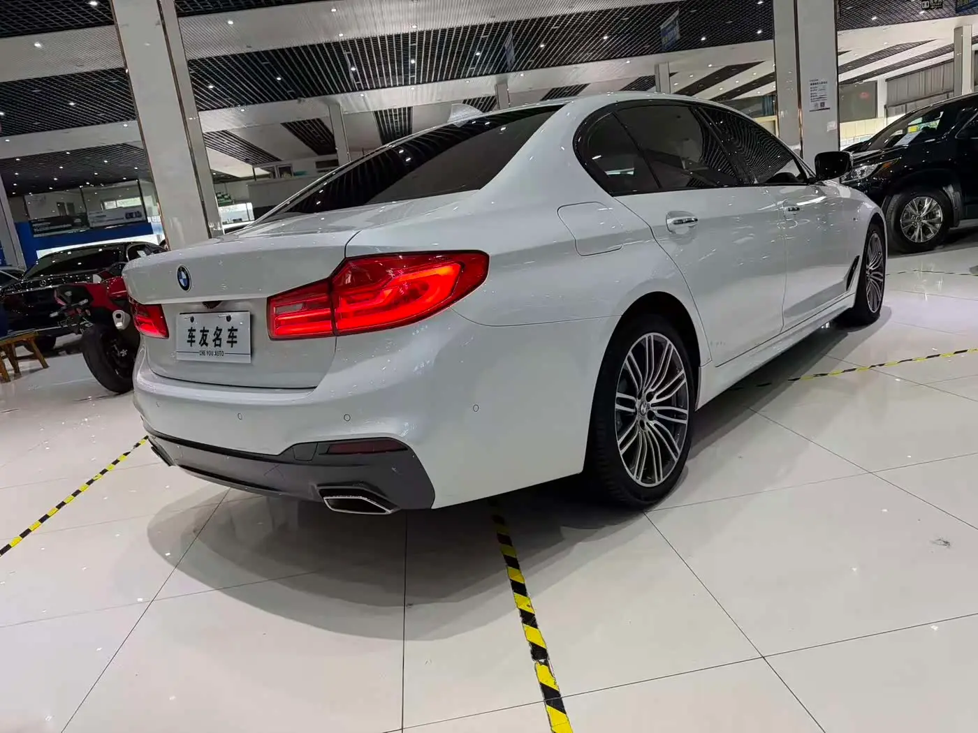 BMW 5 Series 2018 — Photo 7/13