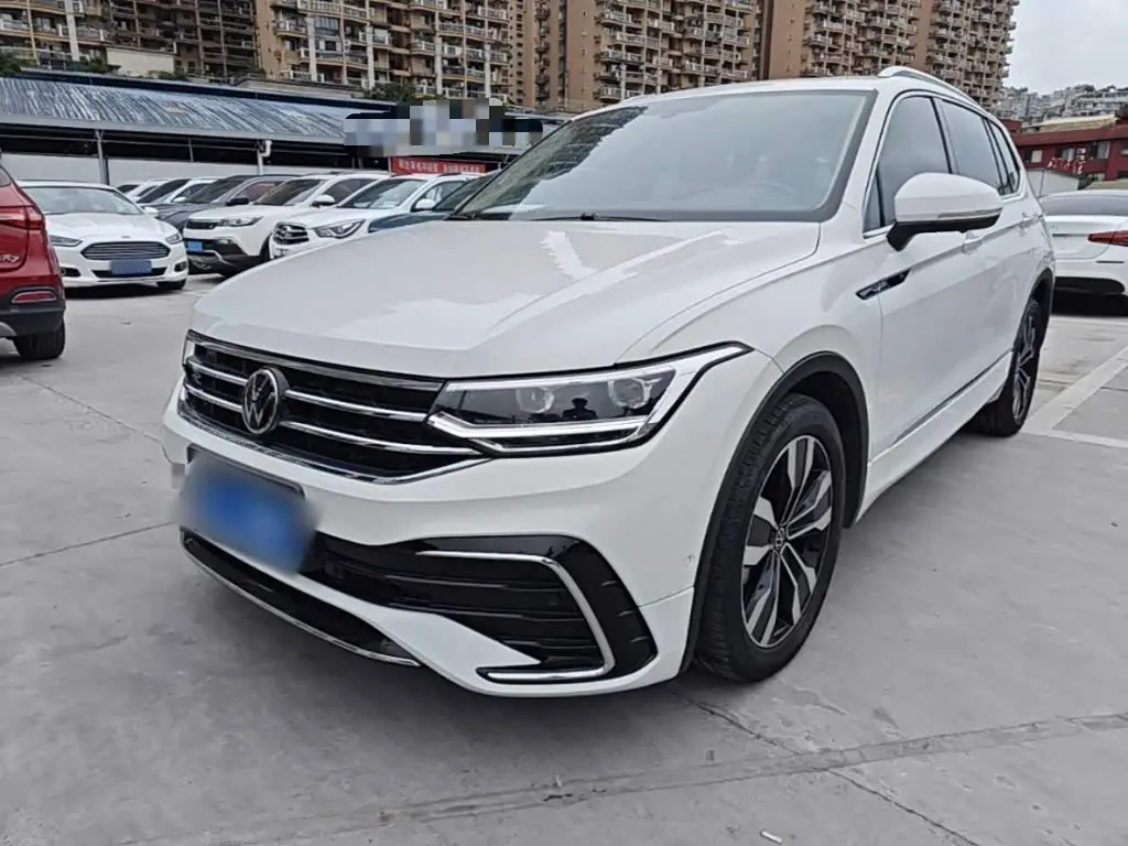Volkswagen Tiguan L 2024 — Photo 2/20