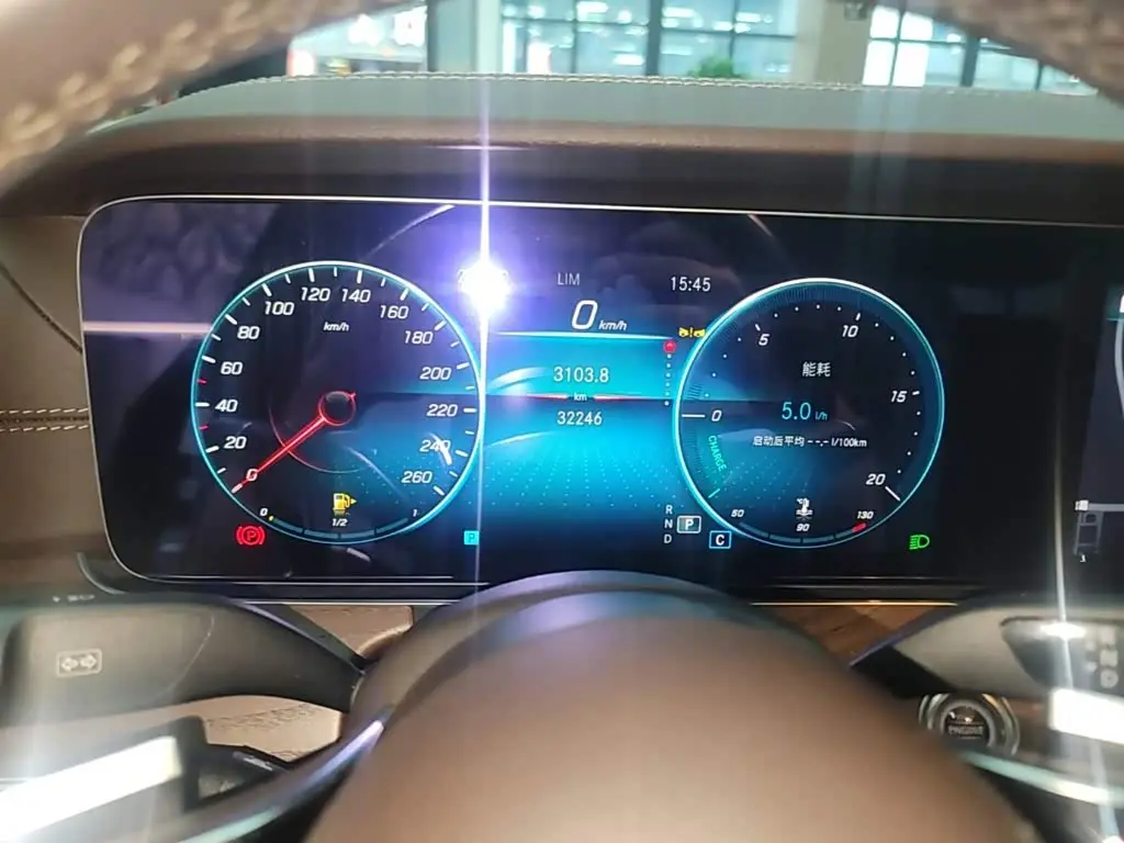 Mercedes-Benz E-Class 2023 — Photo 12/20