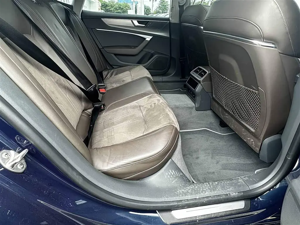 Audi A7L 2023 — Şəkil 7/11