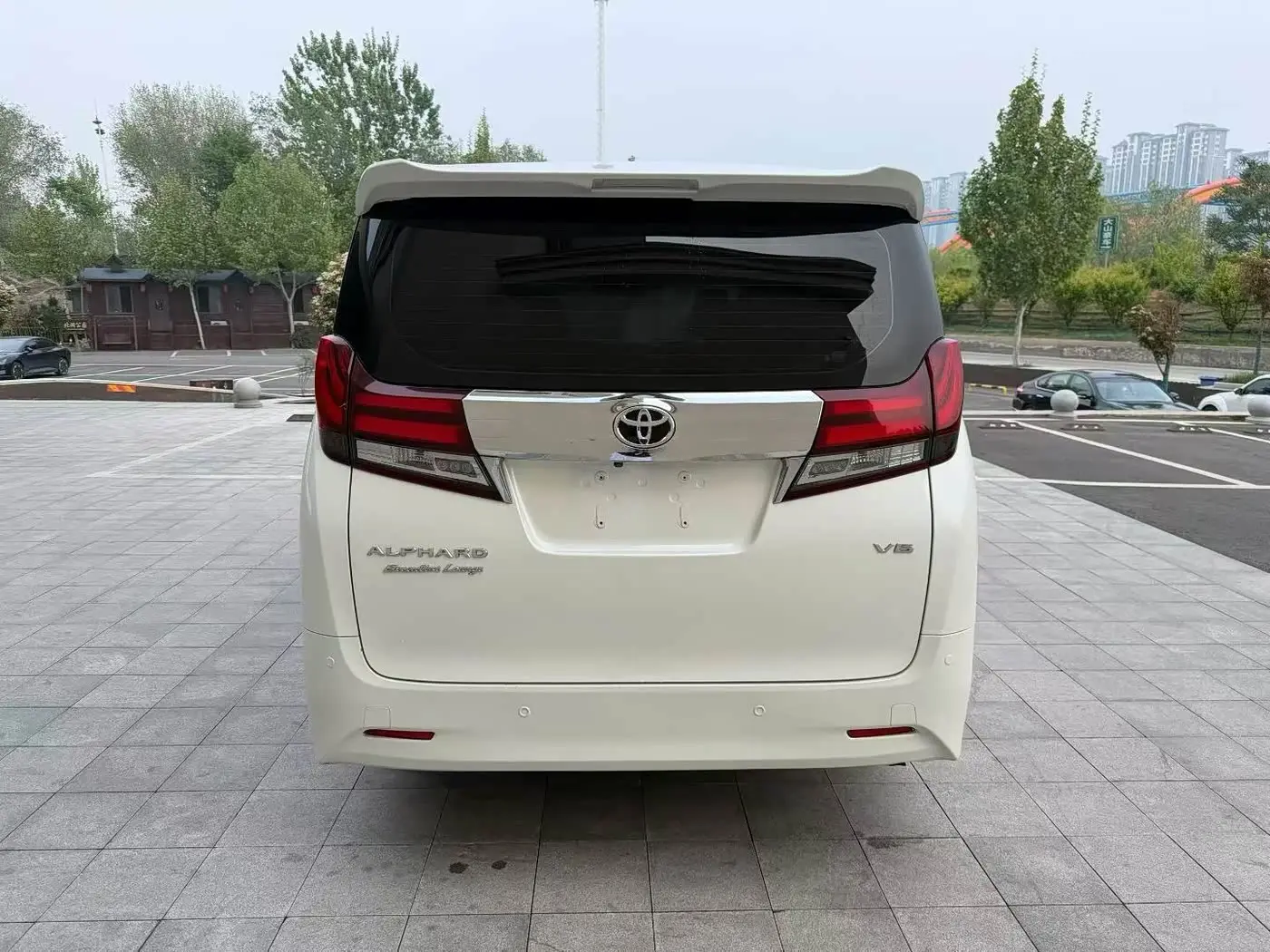 Toyota Alphard 2016 — Photo 5/9