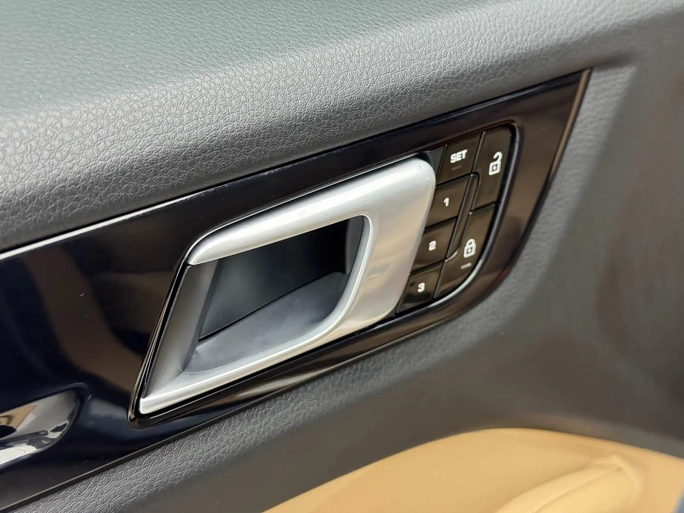 Porsche Cayenne 2020 — Photo 9/20