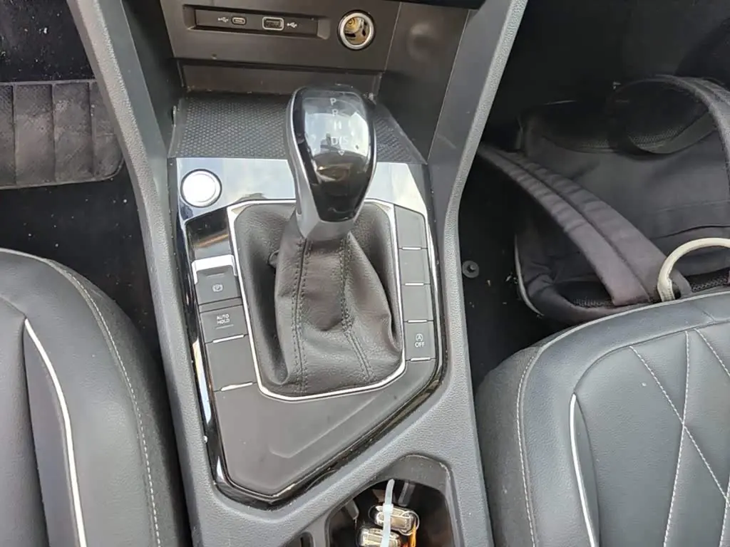 Volkswagen Tiguan L 2024 — Şəkil 14/20