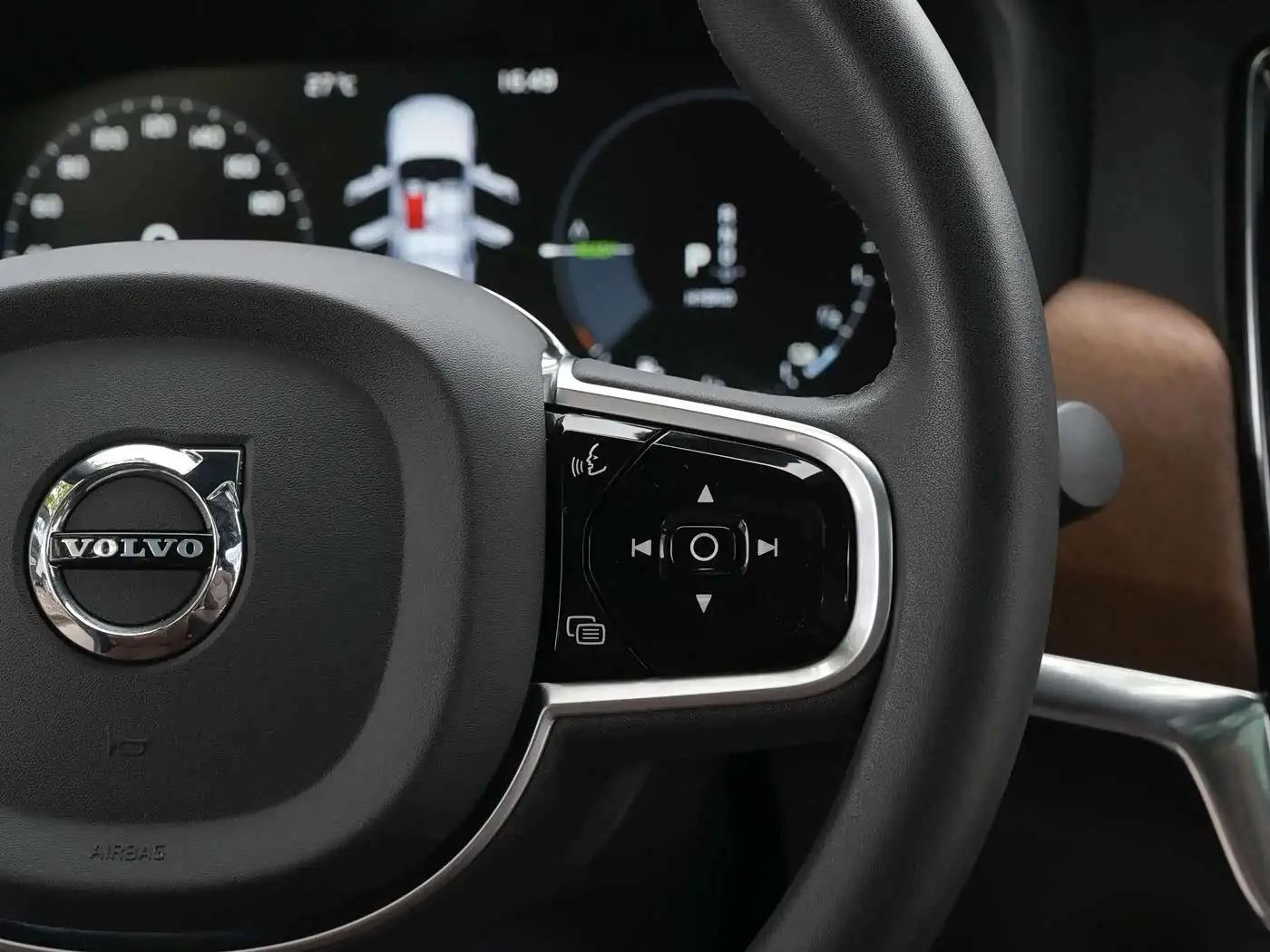 Volvo S90 Plug-in Hybrid 2021 — Photo 14/18