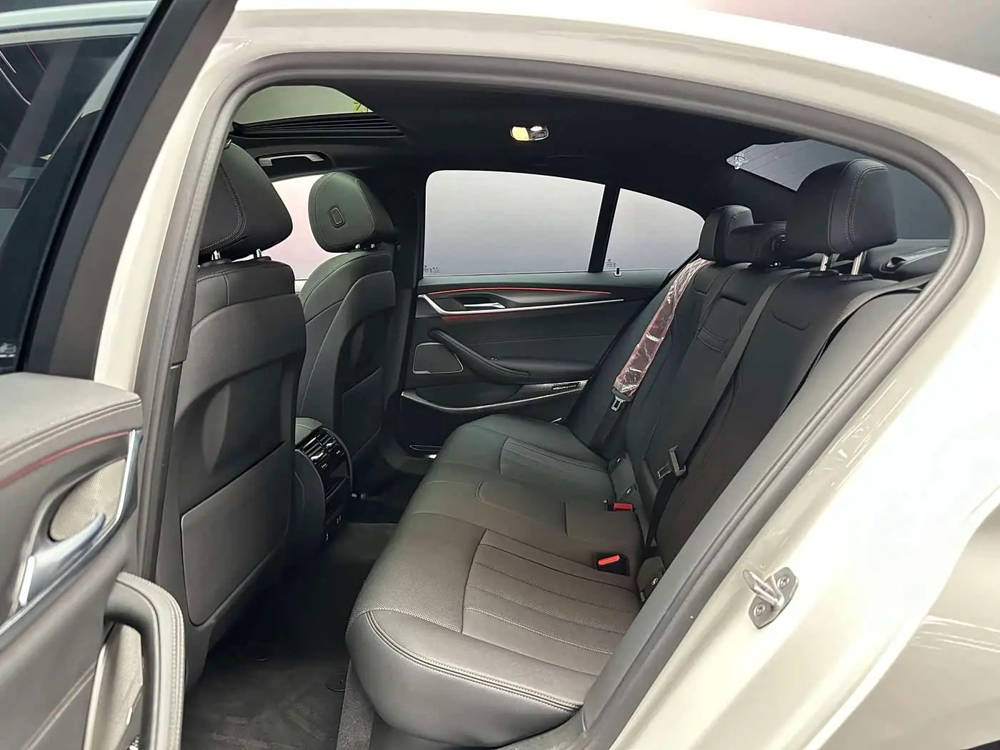 BMW 5 Series 2021 — Photo 7/9