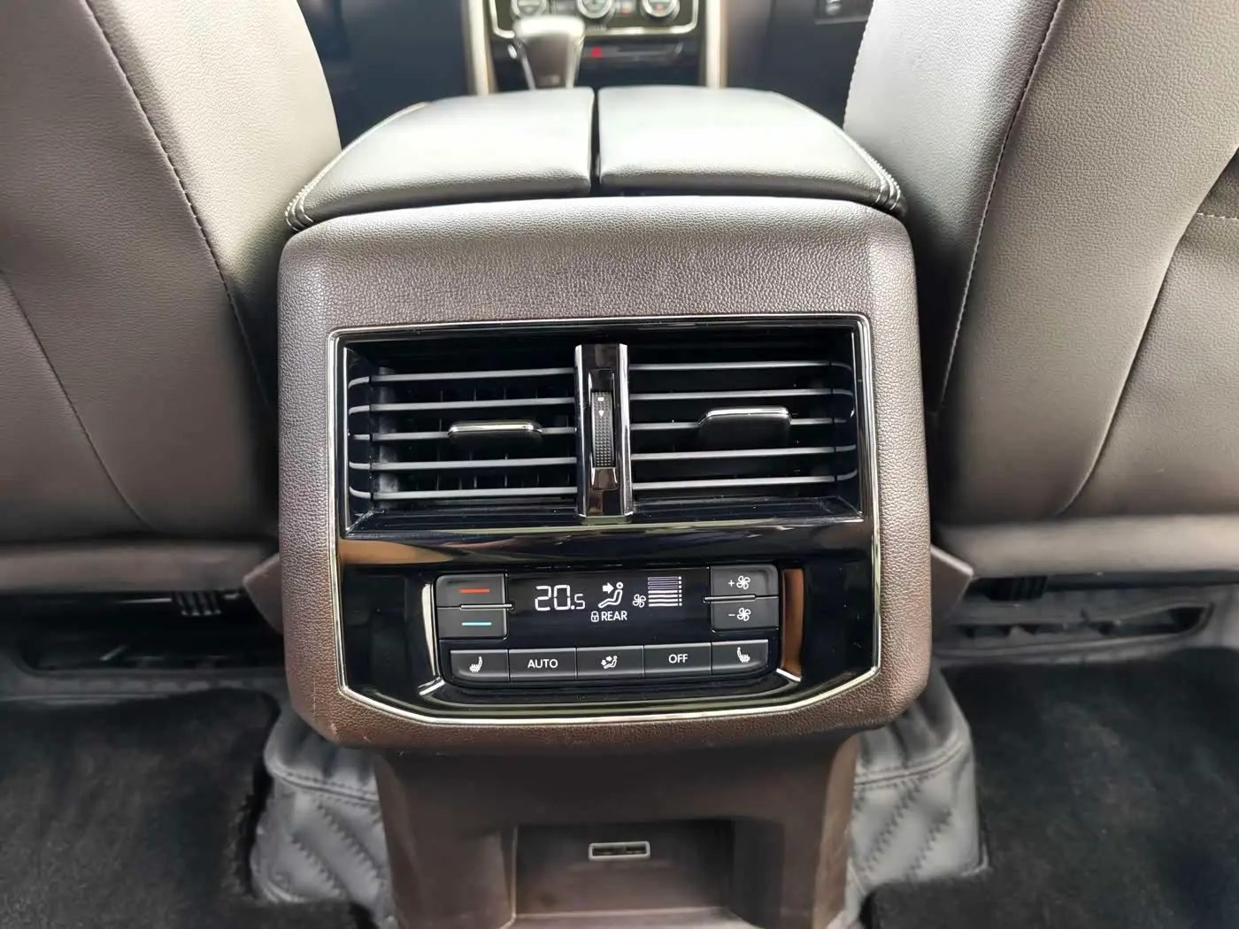 Volkswagen Teramont 2018 — Şəkil 17/20
