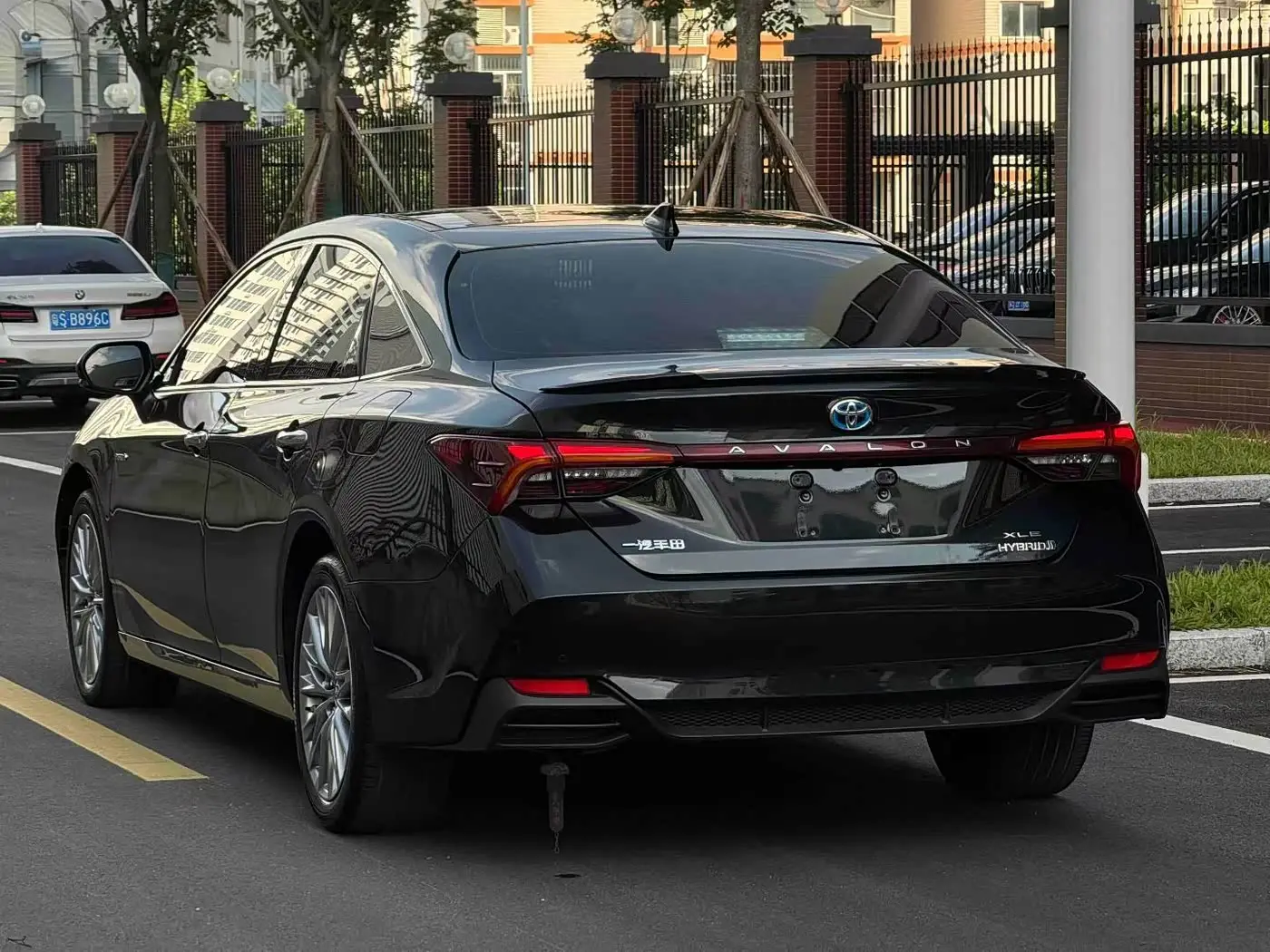 Toyota Avalon 2022 — ფოტო 3/6