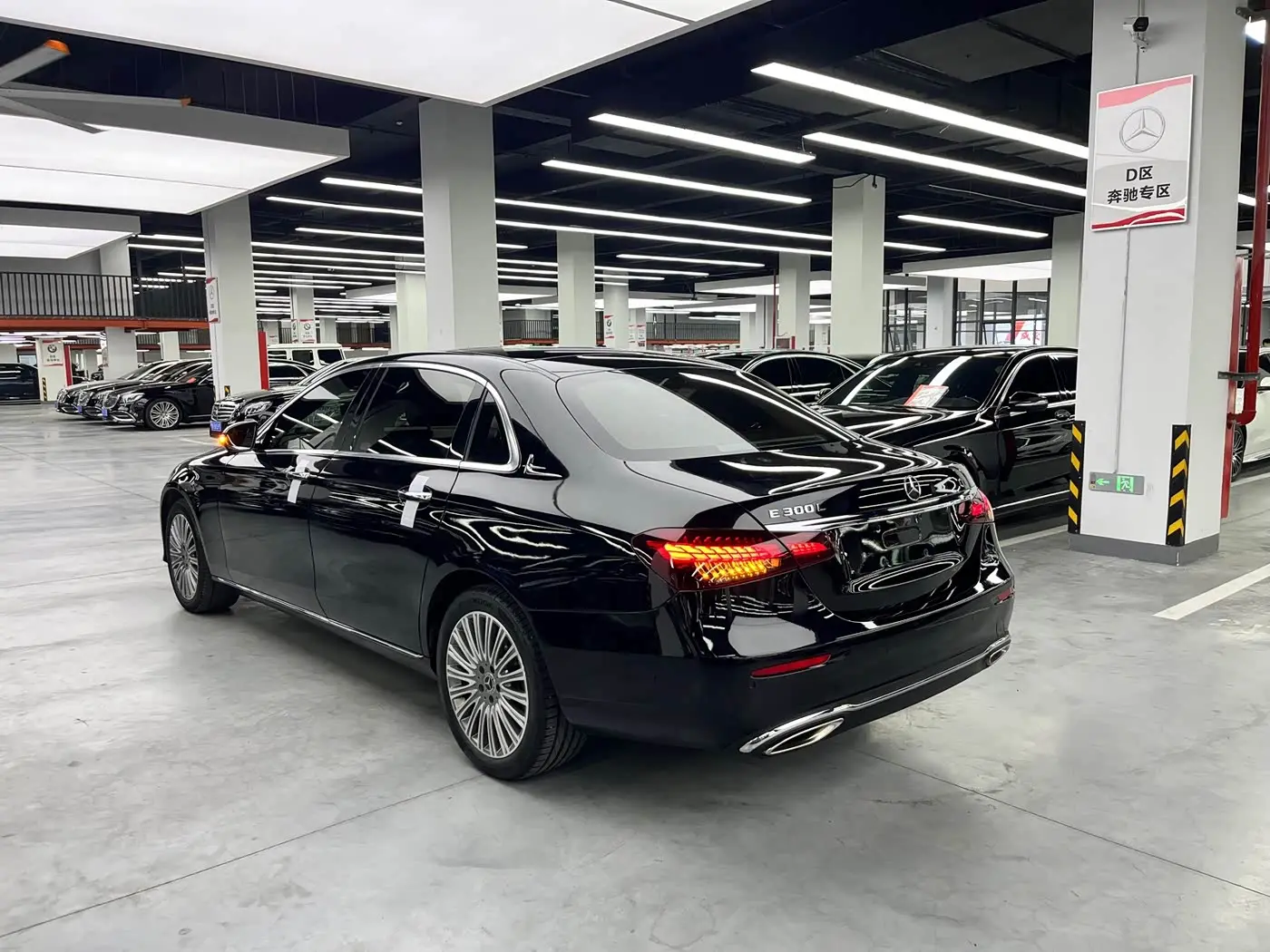 Mercedes-Benz E-Class 2023 — Photo 9/12