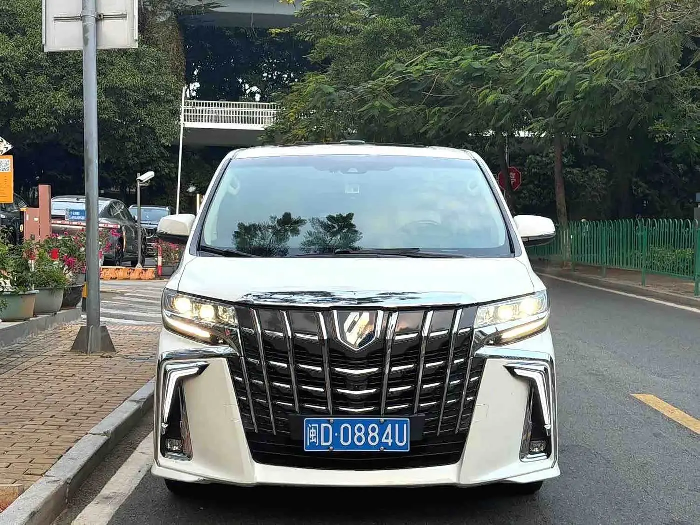 Toyota Alphard 2021 — ფოტო 2/16