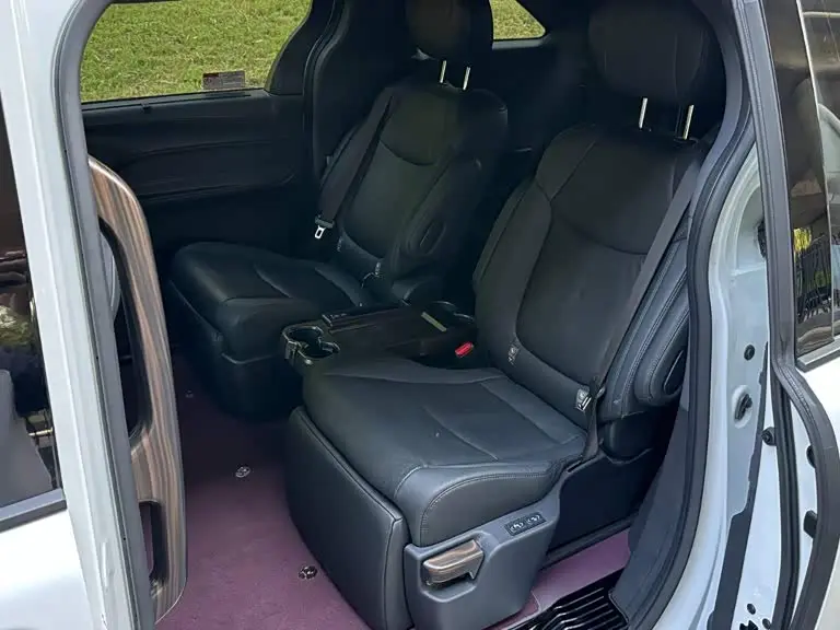 Toyota Sienna 2024 — Photo 16/19