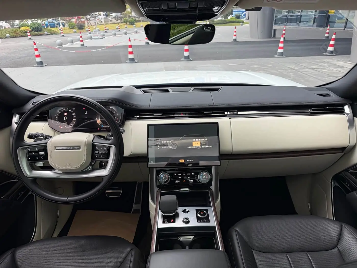 Land Rover Range Rover 2023 — Фото 14/20