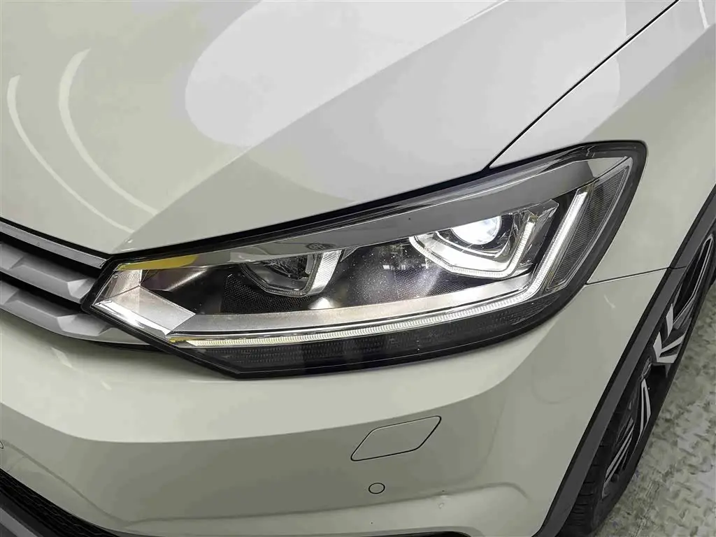 Volkswagen Touran 2021 — Photo 5/20