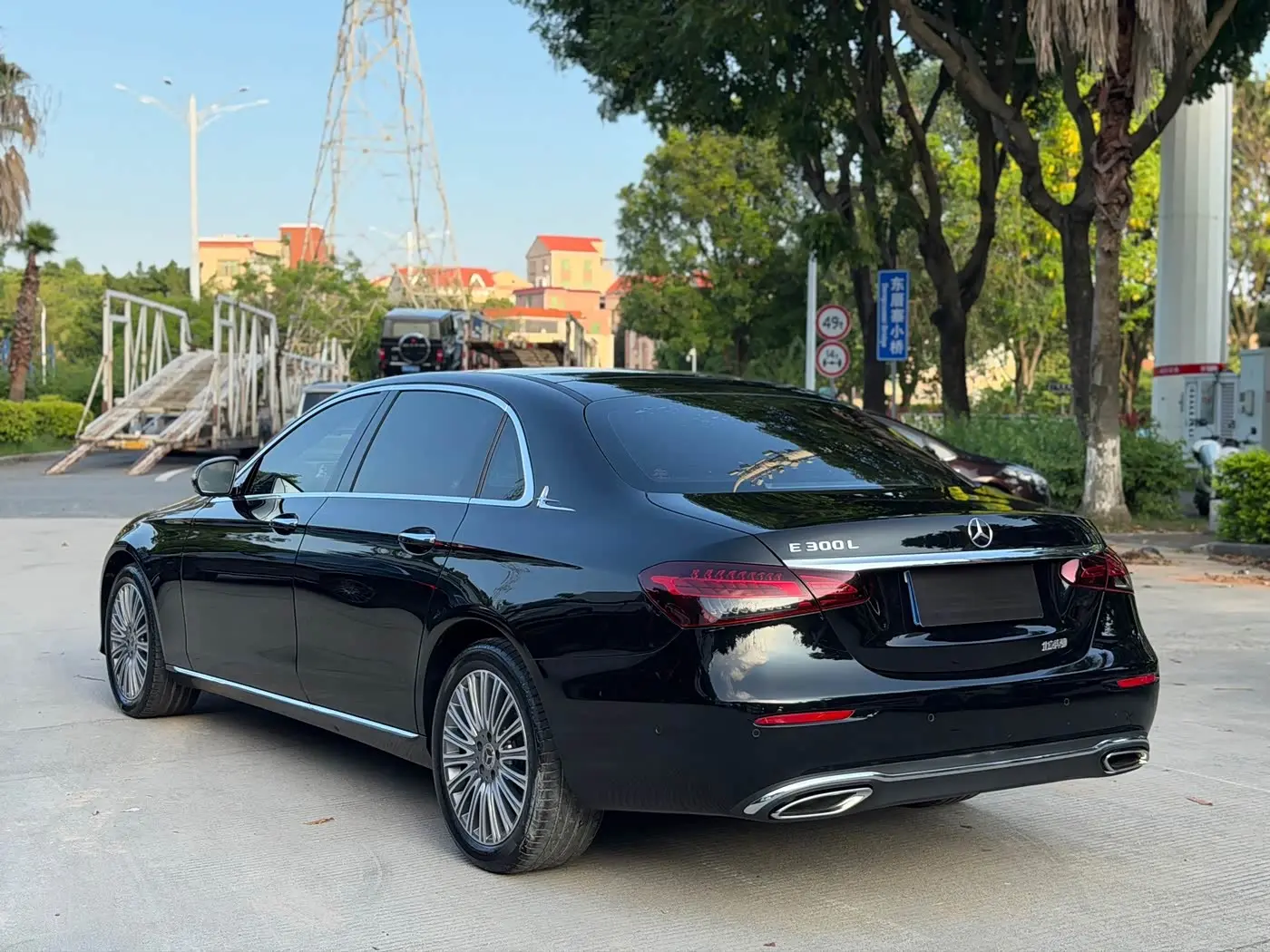 Mercedes-Benz E-Class 2021 — Photo 8/10