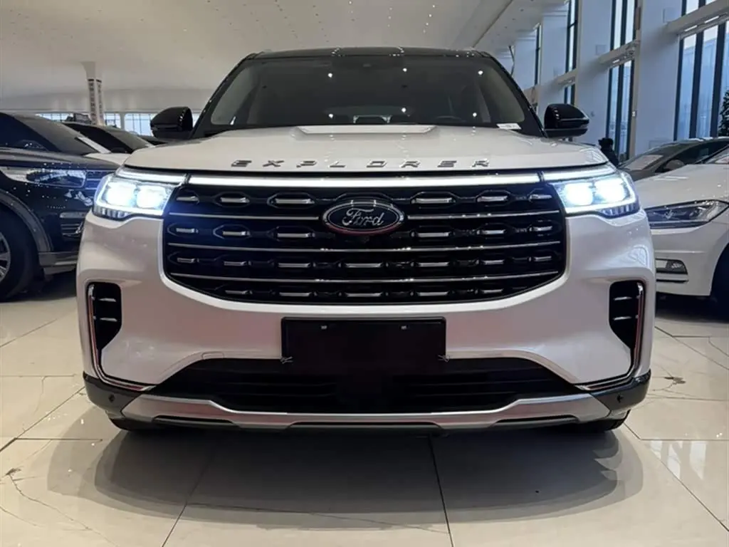Ford Explorer 2023 — Photo 8/19