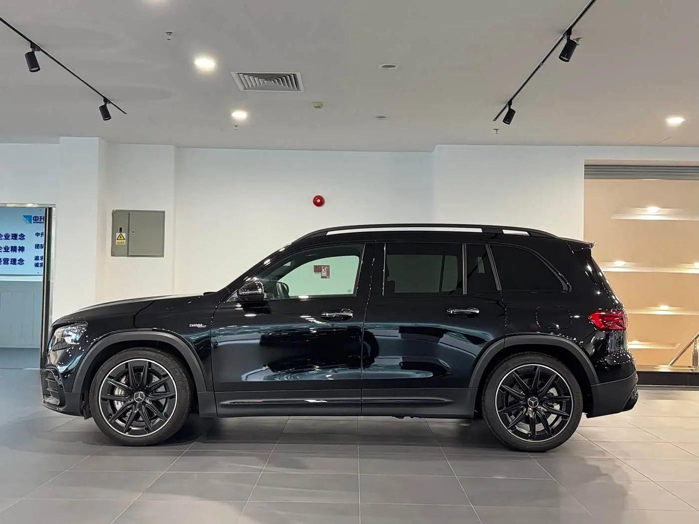 Mercedes-Benz GLB AMG 2025 — Şəkil 2/10