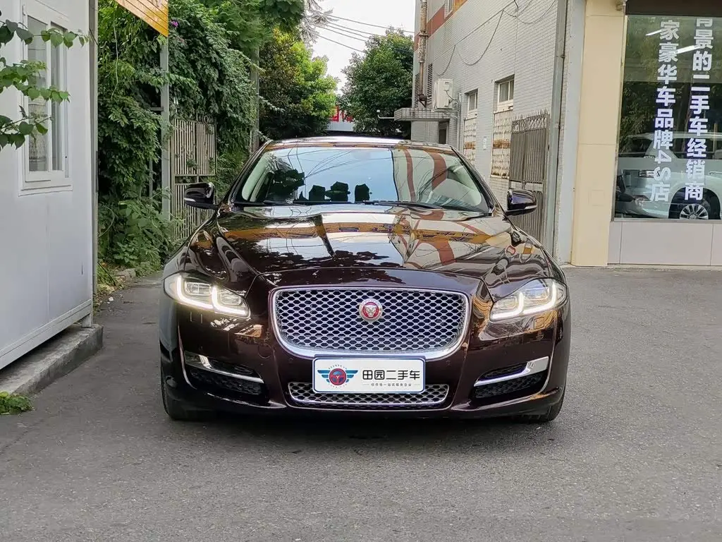Jaguar XJ 2016 — Photo 2/11