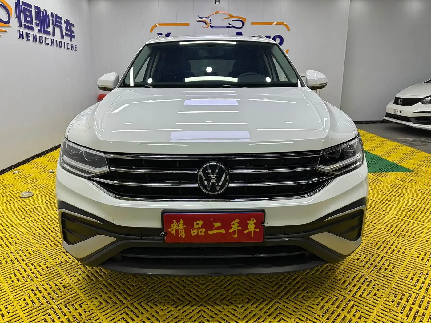 Volkswagen Tiguan L 2023 — Photo 2/20