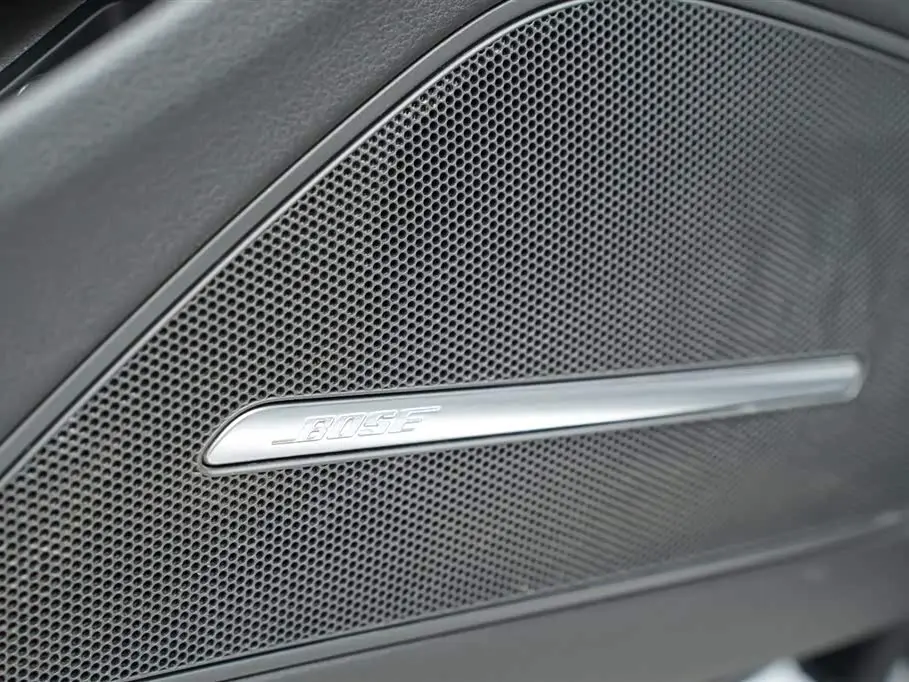 Audi A8 2014 — Photo 8/20