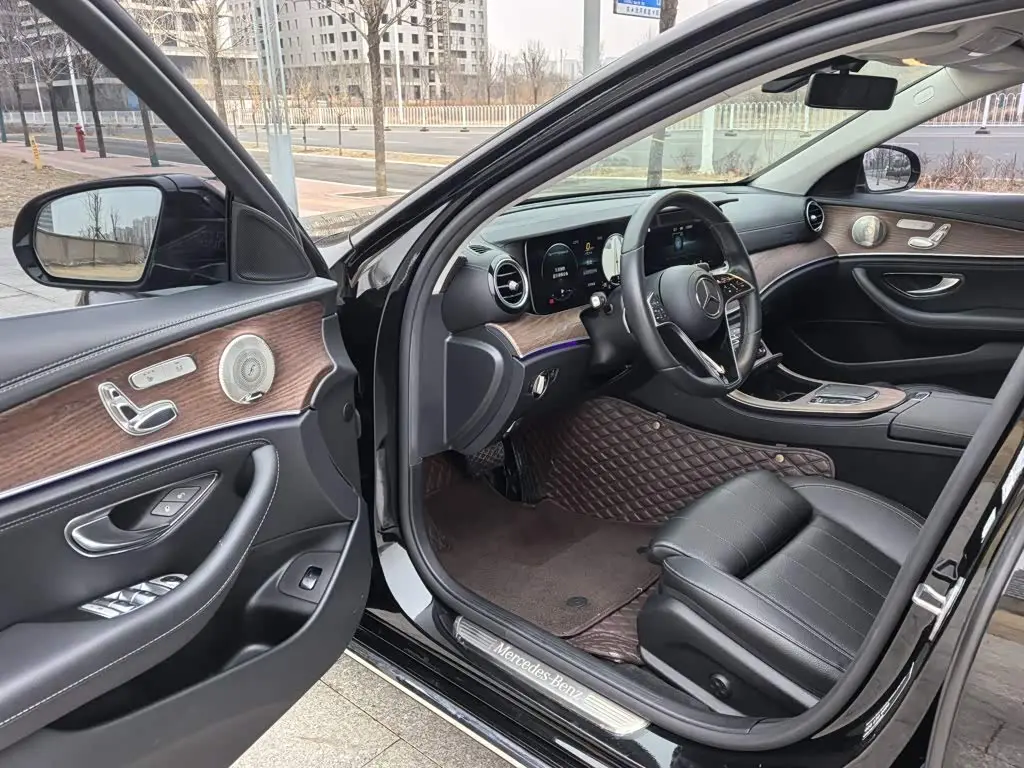 Mercedes-Benz E-Class 2022 — Фото 16/17