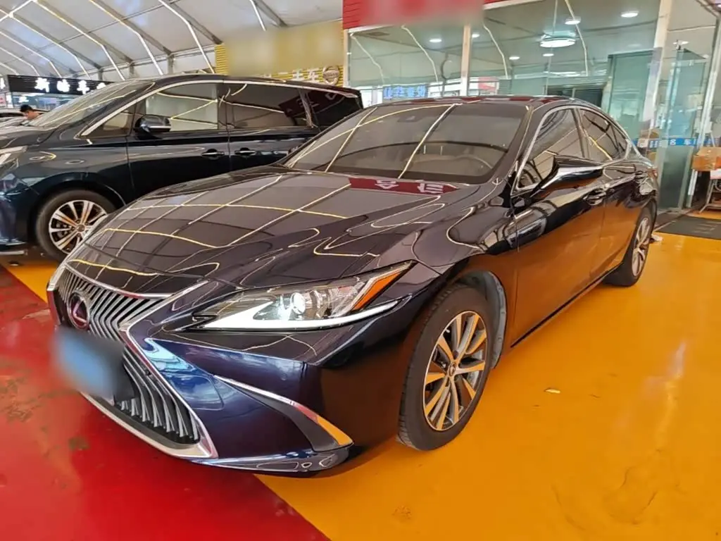 Lexus ES 2020 — Фото 2/20