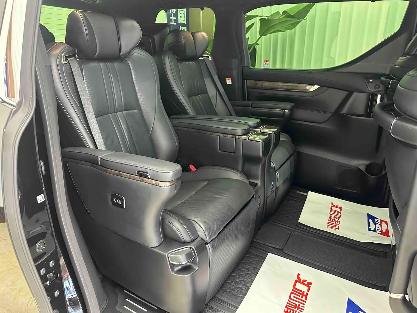 Toyota Vellfire 2023 — ფოტო 13/20