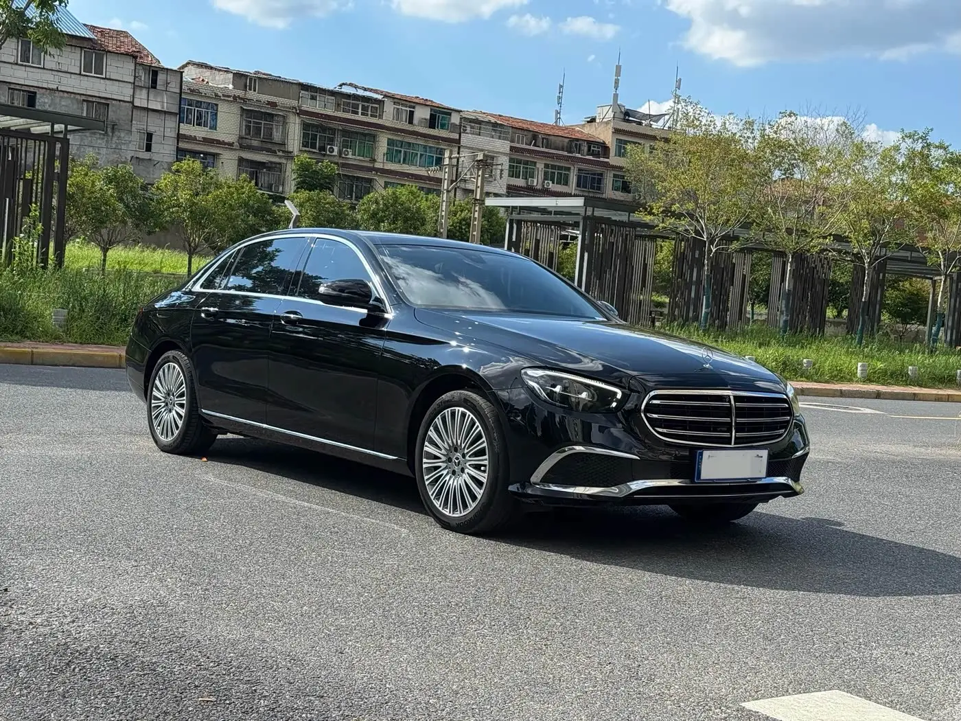 Mercedes-Benz E-Class 2022 — Photo 3/14