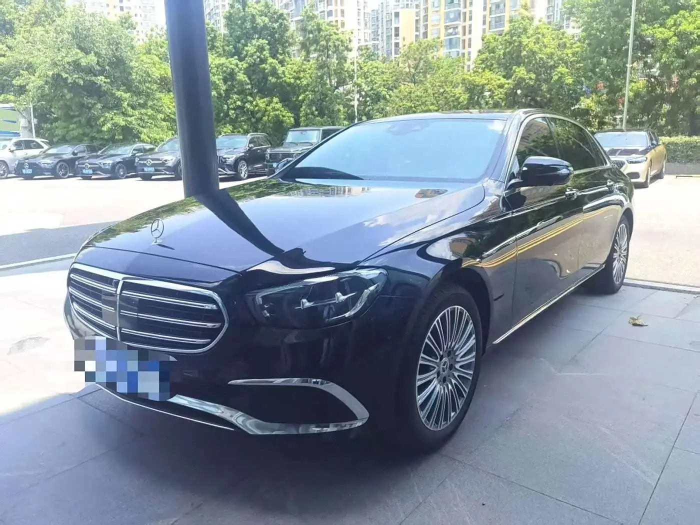 Mercedes-Benz E-Class 2021 — Photo 1/5