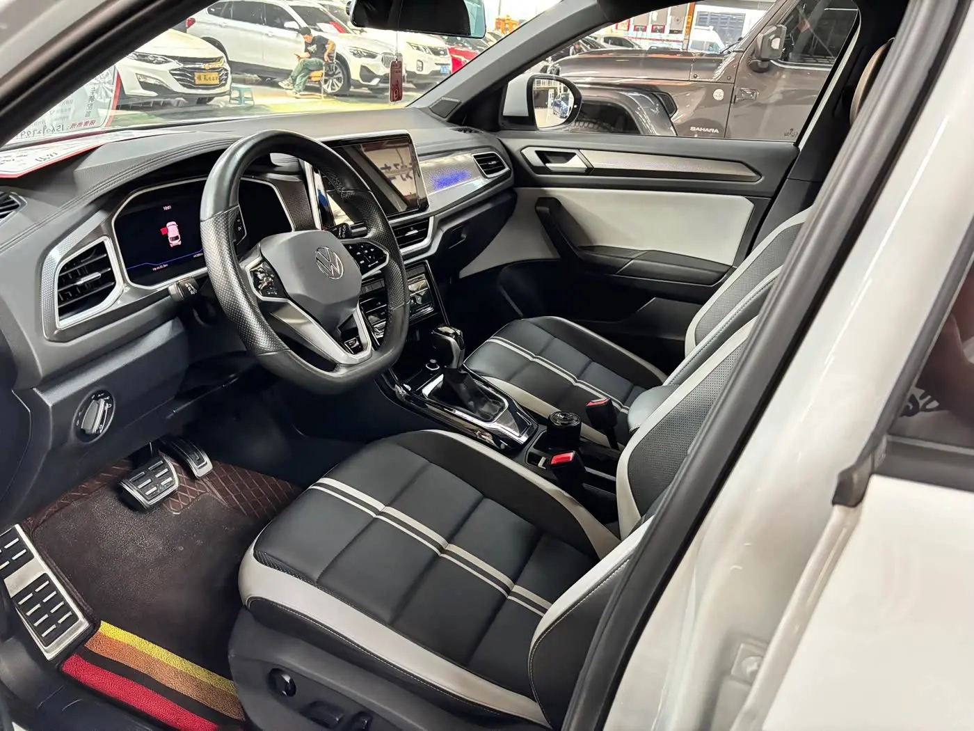 Volkswagen T-ROC 2023 — Şəkil 7/14