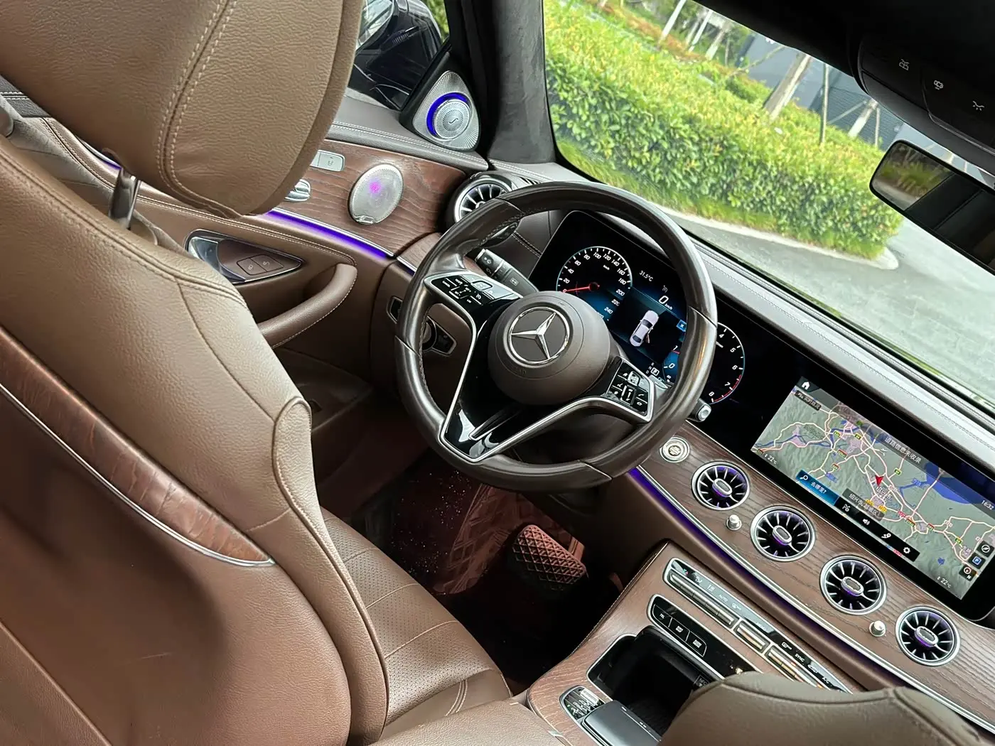 Mercedes-Benz E-Class 2021 — Photo 12/18