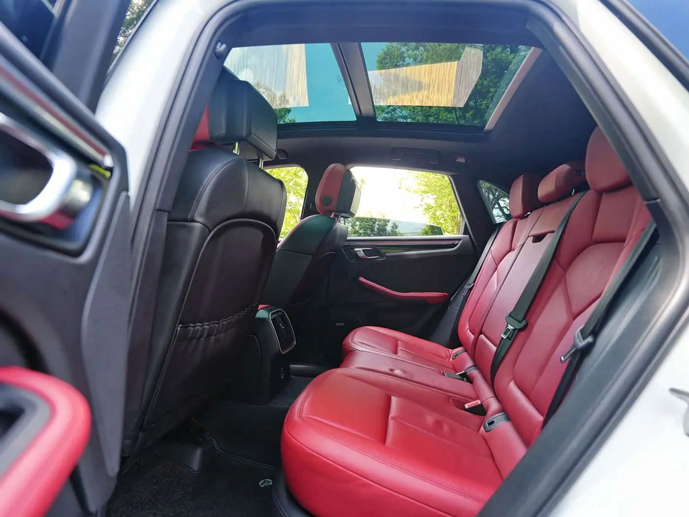 Porsche Macan 2021 — Photo 9/15